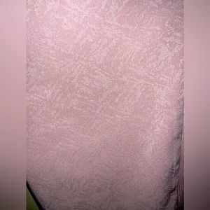 Selling because I barely wear. The brand is ATHLETA, super comfy!